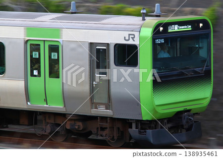 [JY] Yamanote Line E235 series train (panning shot) 138935461