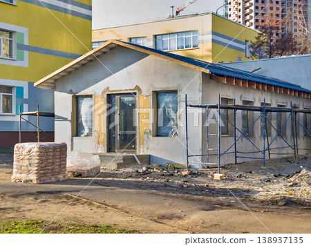 Construction of a technical extension to a school building 138937135