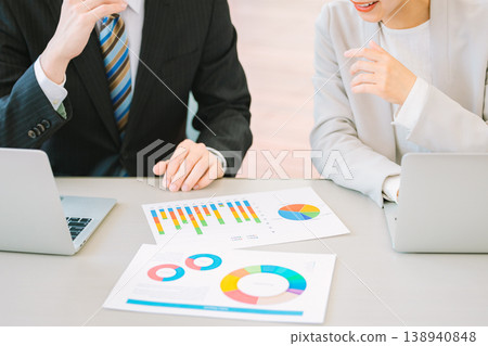 Business people having a meeting in the office 138940848