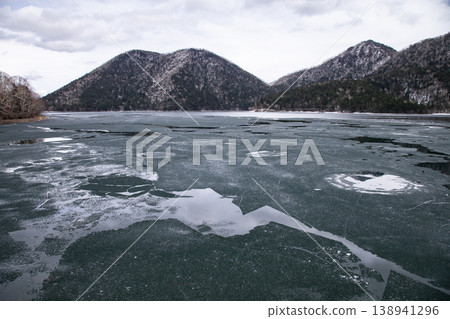 Lake Shikaribetsu in early spring 138941296