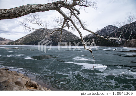 初春的然別湖 138941309