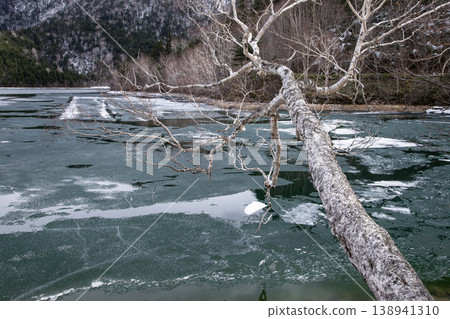 初春的然別湖 138941310