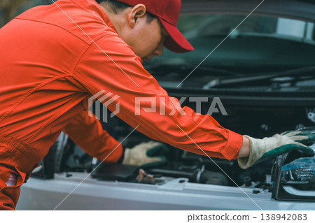 Auto mechanic Auto mechanic 138942083