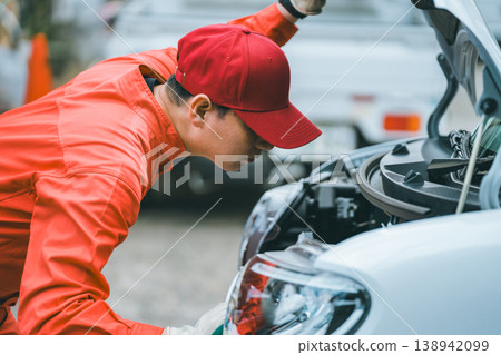 Auto mechanic Auto mechanic 138942099
