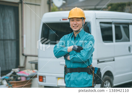 Electrical worker  138942110