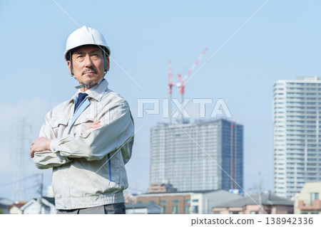 Portrait of a middle-aged engineer Portrait of a middle-aged engineer 138942336