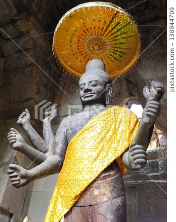 Angkor Wat Vishnu statue Angkor Wat Vishnu statue 138944709