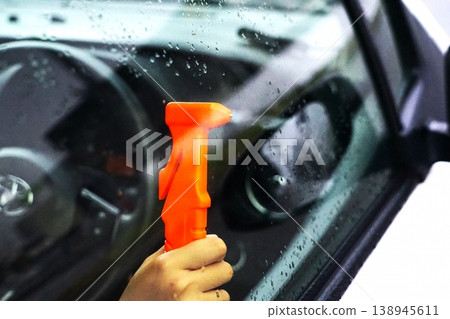 用於緊急逃生的破窗工具 138945611