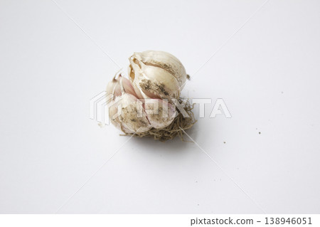 Garlic on a white background. 138946051