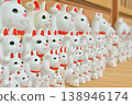 Lots of lucky cats 138946174