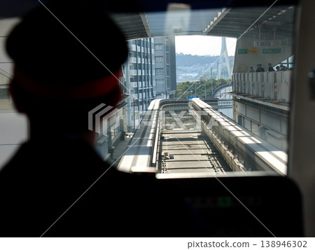 從駕駛員視角看到的單軌列車直線軌道，車站入口場景，日本 | 博客，教育，交通運輸說明材料 138946302