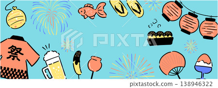 這是一幅明亮、流行風格的橫向手繪橫幅插圖，描繪了一個夏季節日，以淺藍色背景為襯托，上面有節日食品攤位和小商品的大幅圖像。 138946322