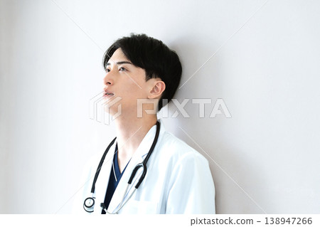 痛苦的醫生 138947266