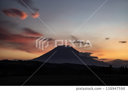 Mount Yotei waiting for the sunrise Mount Yotei waiting for the sunrise 138947598