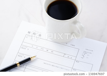 Resume - Image of preparing a resume while drinking coffee for job hunting (job hunting) Resume - Image of preparing a resume while drinking coffee for job hunting (job hunting) 138947697