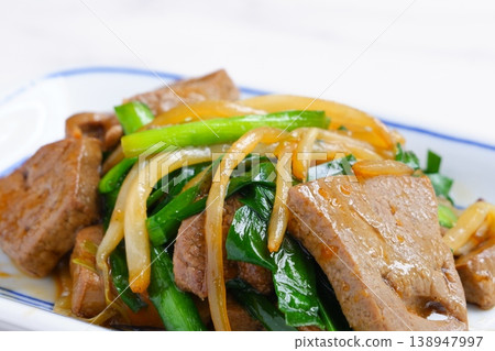 Liver and Chives Stir-fry - If you're looking for a healthy dish using plenty of pork liver, try liver and chives stir-fry. 138947997