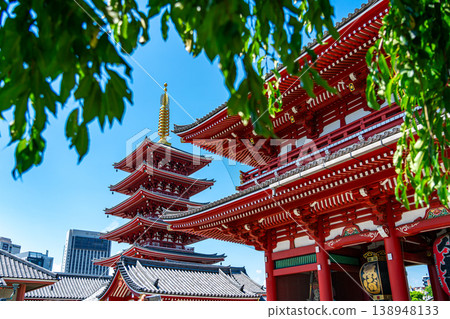 【東京】夏日藍天下的淺草寺寶藏門與五重塔 138948133
