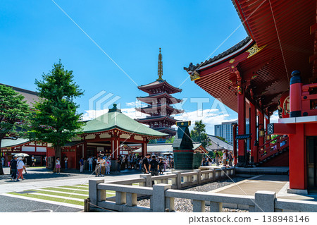 【東京】夏日藍天下的淺草寺正殿與五重塔 【東京】夏日藍天下的淺草寺正殿與五重塔 138948146