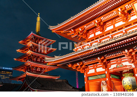 【東京】夜幕下的淺草寺,燈火通明 【東京】夜幕下的淺草寺,燈火通明 138948166
