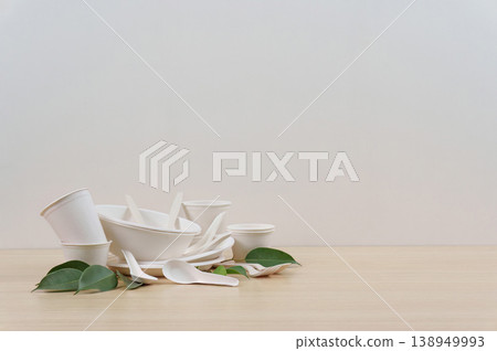 Biodegradable tableware with green leaves 138949993