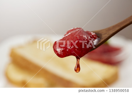 A light breakfast image of strawberry jam and toast. 138950058