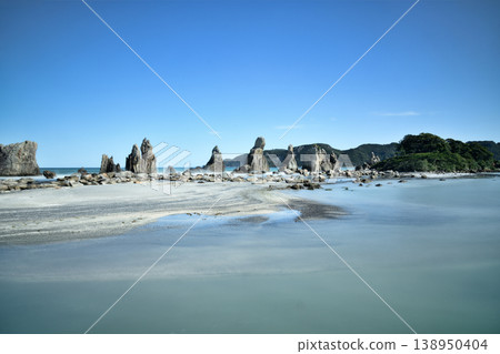 Hashiguiiwa [Kushimoto Town, Higashimuro District, Wakayama Prefecture] 138950404