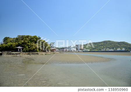 View of Imoseyama, Kankaikaku, and Nagusayama (Wakaura) [Wakayama City, Wakayama Prefecture] 138950960
