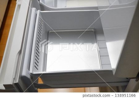 空的冷凍托盤和乾淨的收納空間整理圖片 空的冷凍托盤和乾淨的收納空間整理圖片 138951166