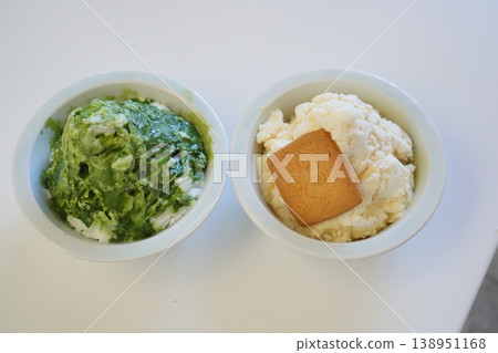 Matcha and vanilla ice cream dessert - an image of a sweet moment Matcha and vanilla ice cream dessert - an image of a sweet moment 138951168