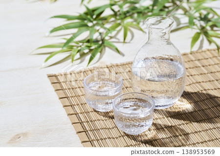 Summer image of Japanese sake 138953569