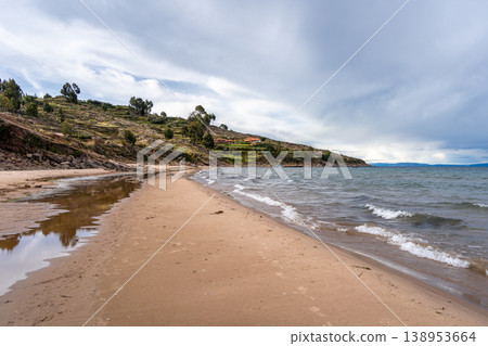 Sandy beach on Taquile Island, Lake Titicaca, Peru 138953664