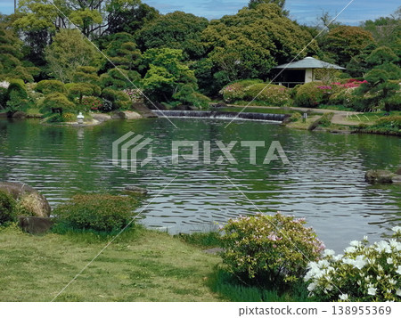 日本庭園及池塘壁紙 138955369