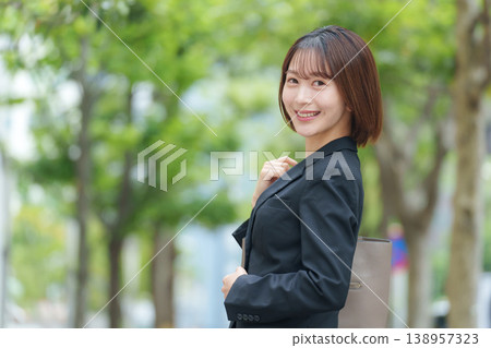 商務女性戶外 138957323