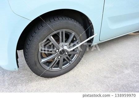 Changing tires on a private car and the necessary tools Changing tires on a private car and the necessary tools 138959970