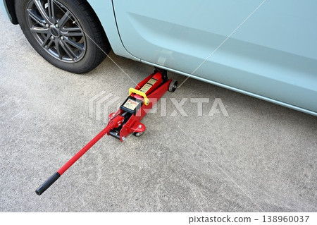 Jacking up the vehicle for tire replacement 138960037