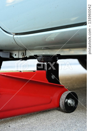 Jacking up the vehicle for tire replacement Jacking up the vehicle for tire replacement 138960042