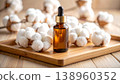 棉花和香薰精油：一種能喚起放鬆和美麗的自然生活方式背景材料。 138960352