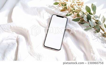 一張簡潔乾淨的背景圖,圖中有一部智慧型手機和一些植物擺放在一塊白布上。 一張簡潔乾淨的背景圖,圖中有一部智慧型手機和一些植物擺放在一塊白布上。 138960758
