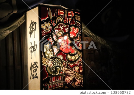 繪有武士圖案的燈籠和聖燈 繪有武士圖案的燈籠和聖燈 138960782