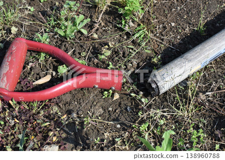 Broken shovel Broken shovel 138960788