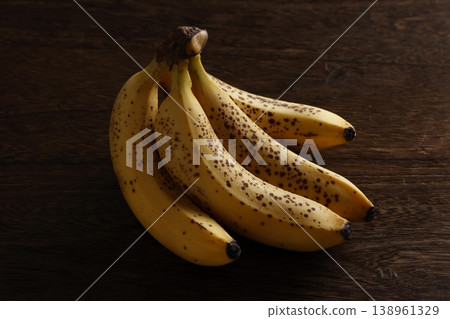 Mature banana Mature banana 138961329