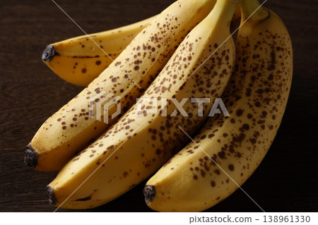 成熟的香蕉 成熟的香蕉 138961330