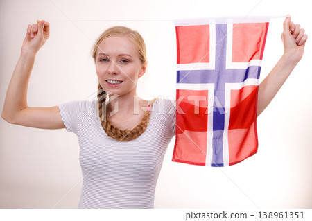 Girl with norwegian flag 138961351
