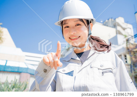 身著工作服的女性肖像 身著工作服的女性肖像 138961799