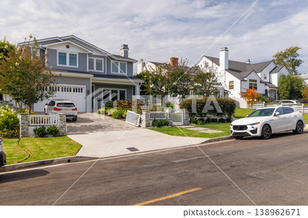 Modern suburban houses with cars in quiet residential street Modern suburban houses with cars in quiet residential street 138962671