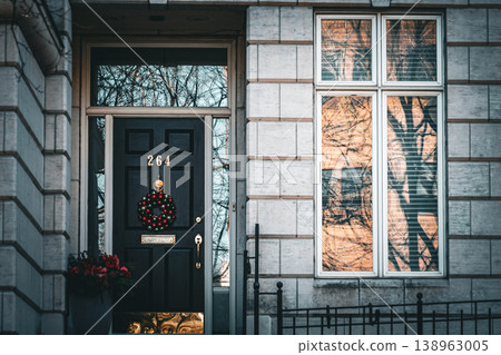 Black front door and wreath Black front door and wreath 138963005
