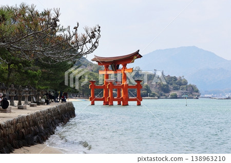 嚴島神社大鳥居（廣島縣廿日市市） 138963210