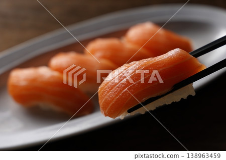 Grip of salmon 138963459