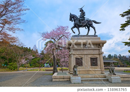 Equestrian statue of Date Masamune and cherry blossoms in full bloom at Aoba Castle ruins Equestrian statue of Date Masamune and cherry blossoms in full bloom at Aoba Castle ruins 138963765
