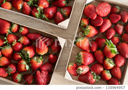 Fresh strawberries on wooden box on kitchen table. Top view 138964957
